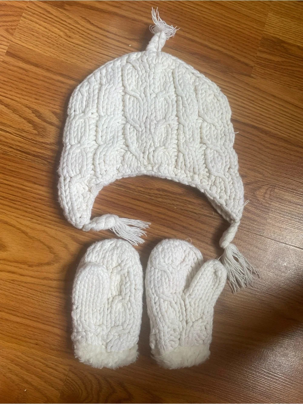 Y2K GAP Cream Cable Knit Earflap Hat with Tassels and Matching Mittens